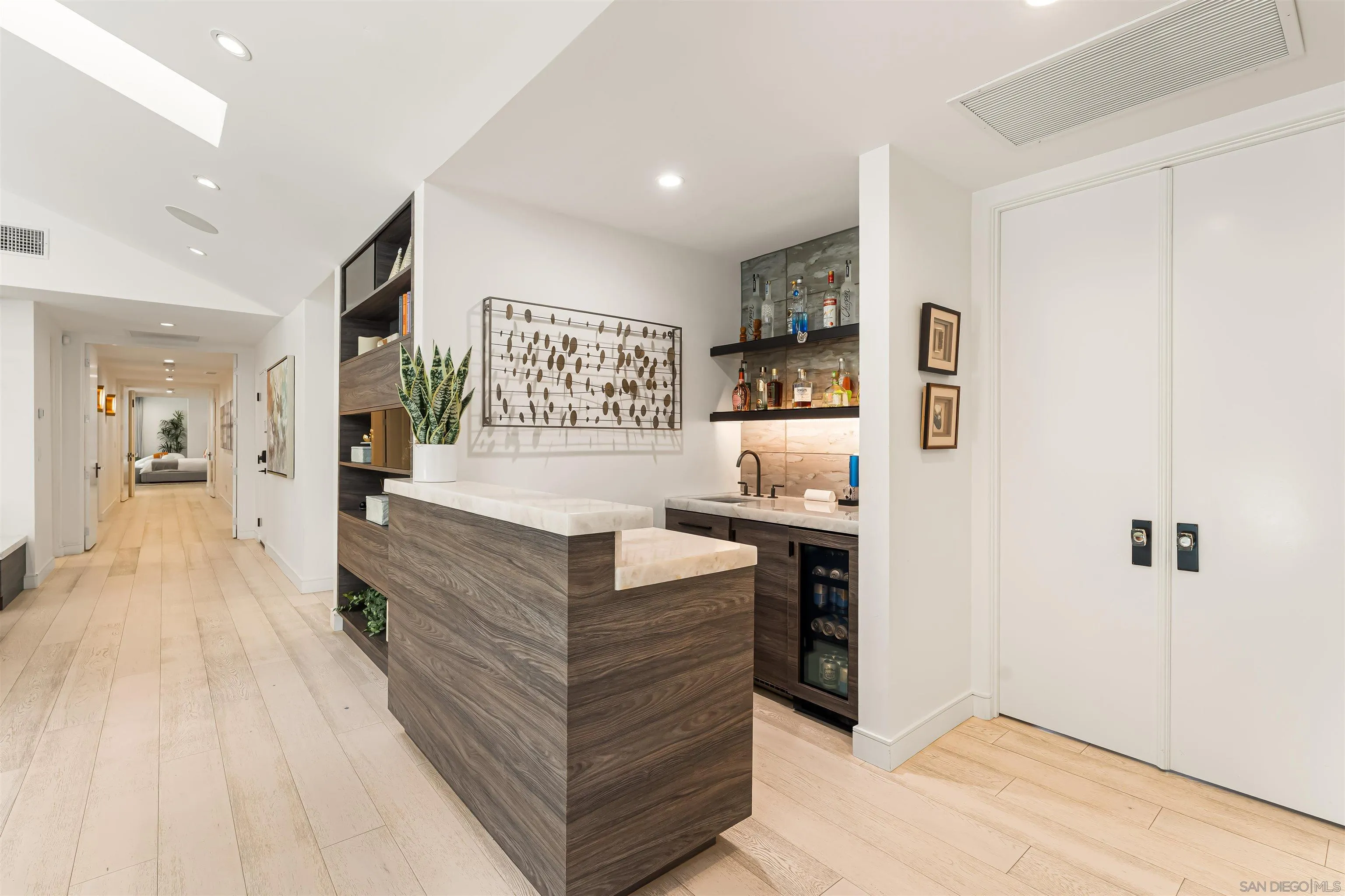 6887 Avenida Andorra