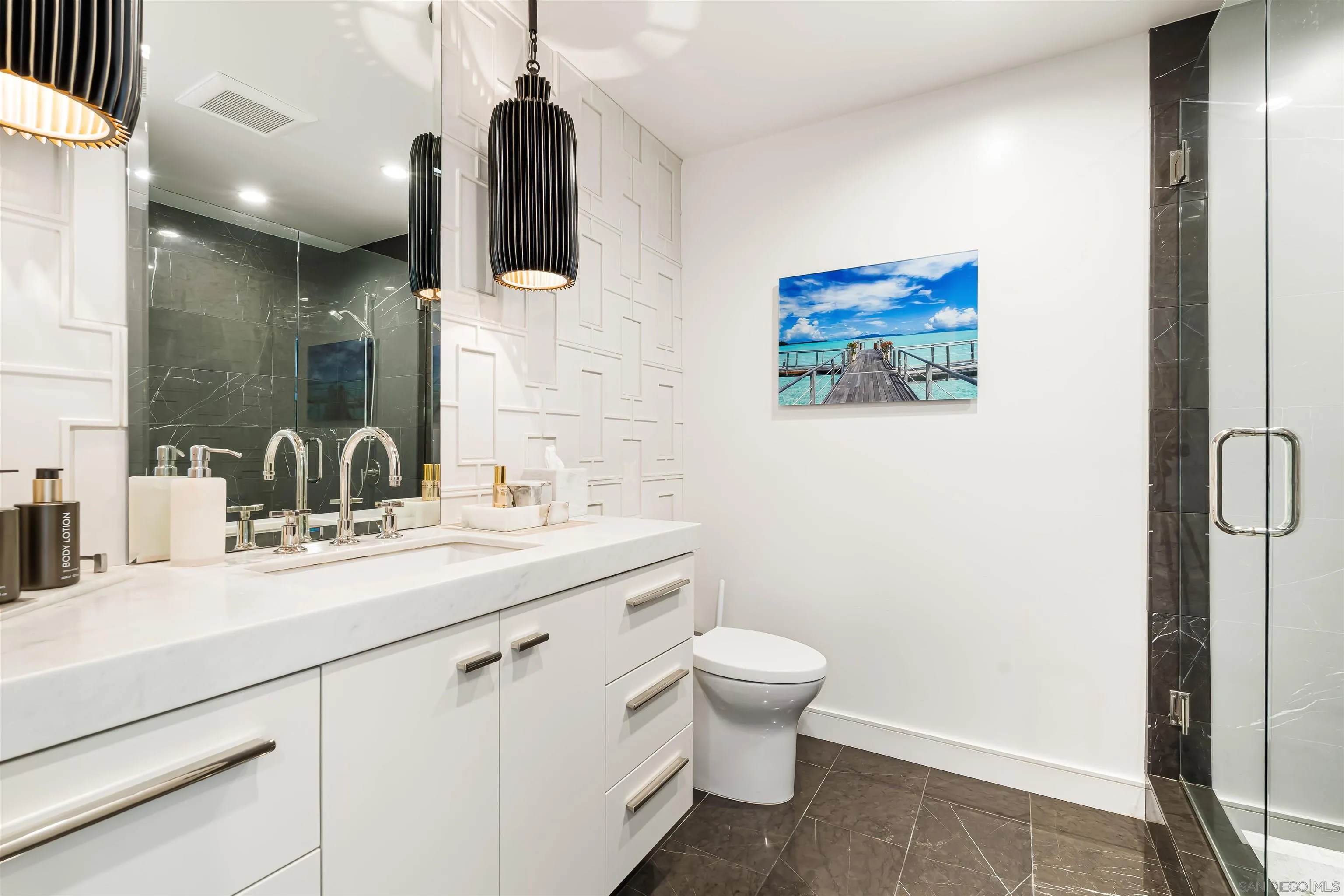 6887 Avenida Andorra