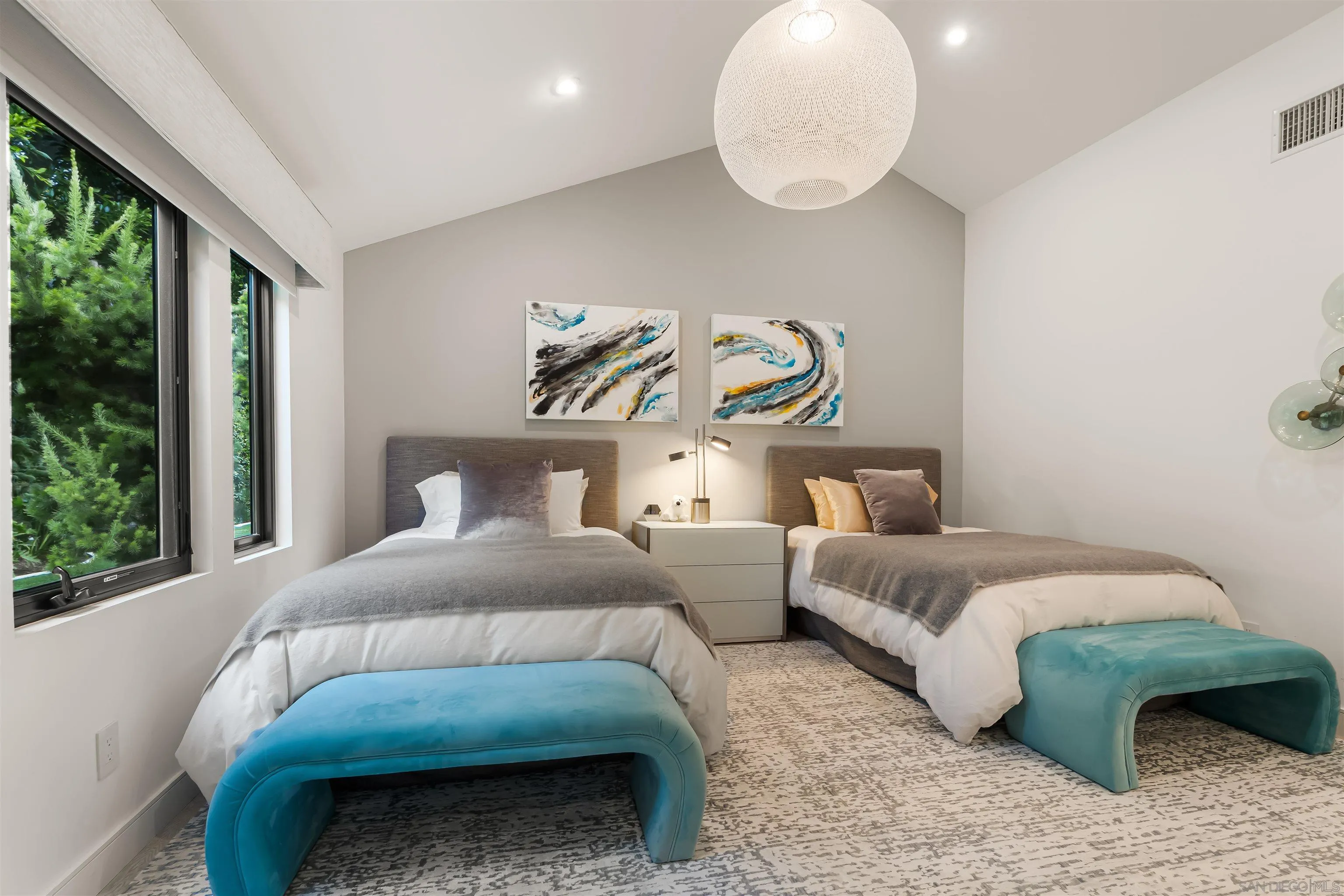 6887 Avenida Andorra