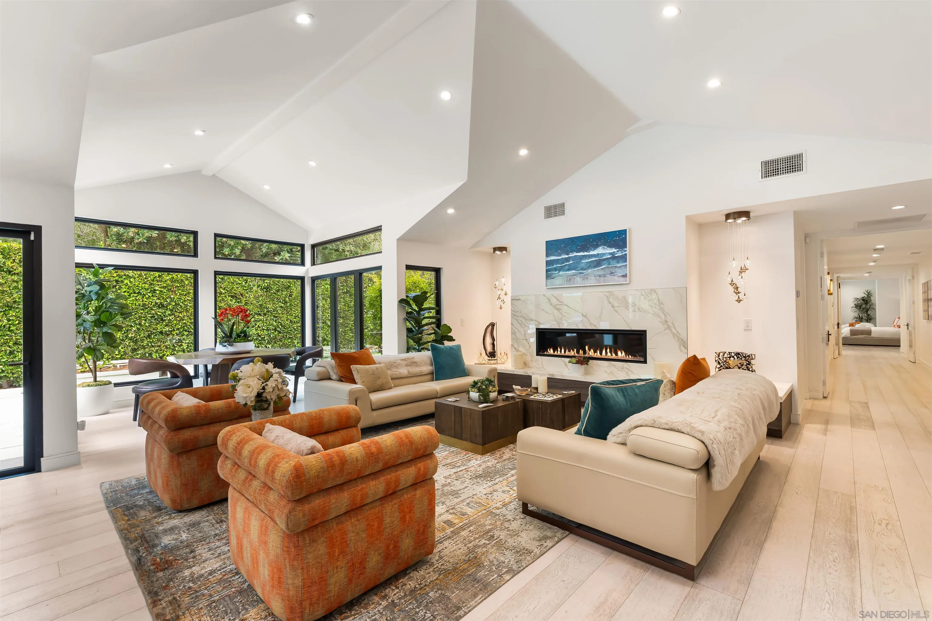 6887 Avenida Andorra