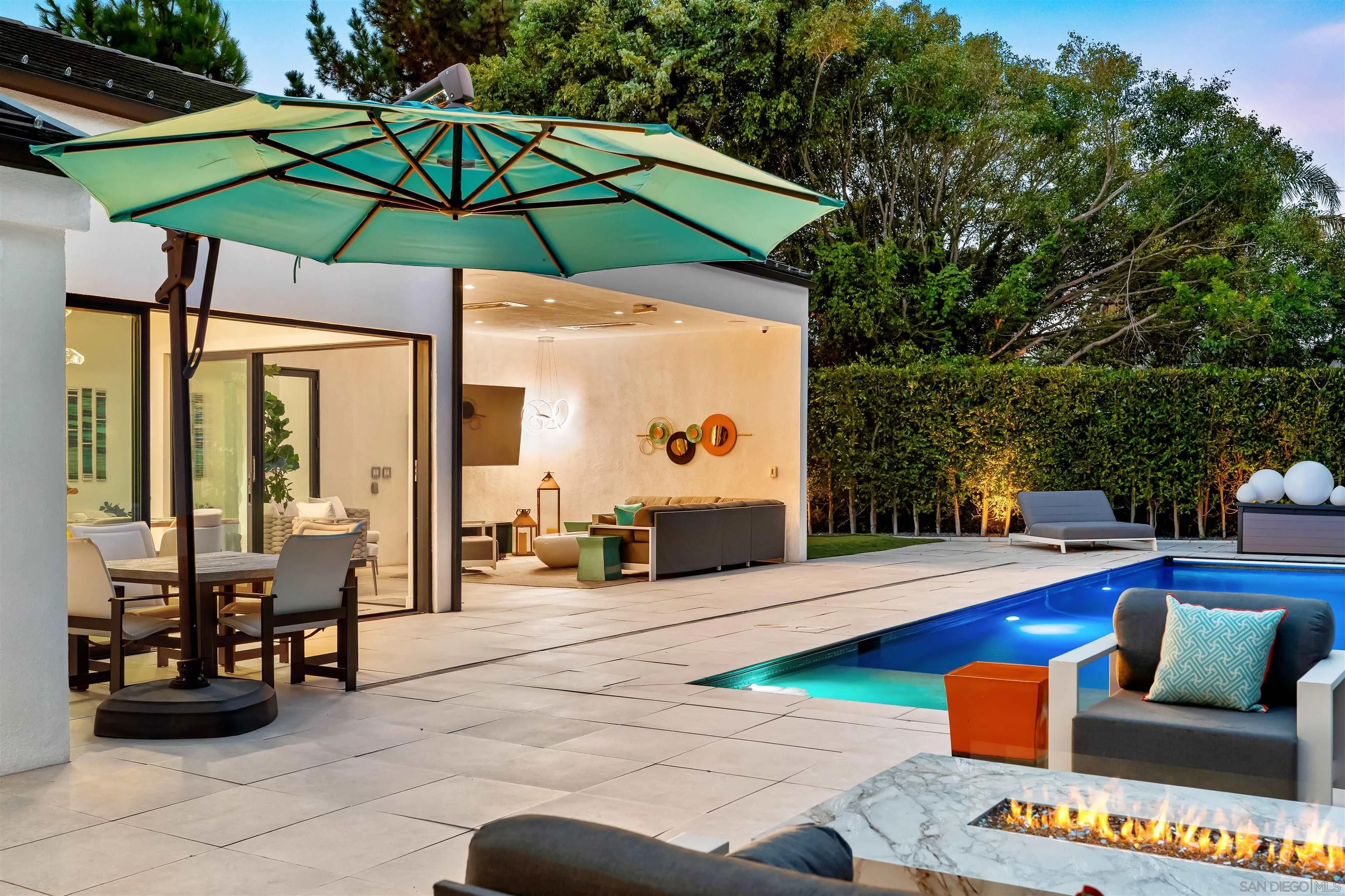 6887 Avenida Andorra