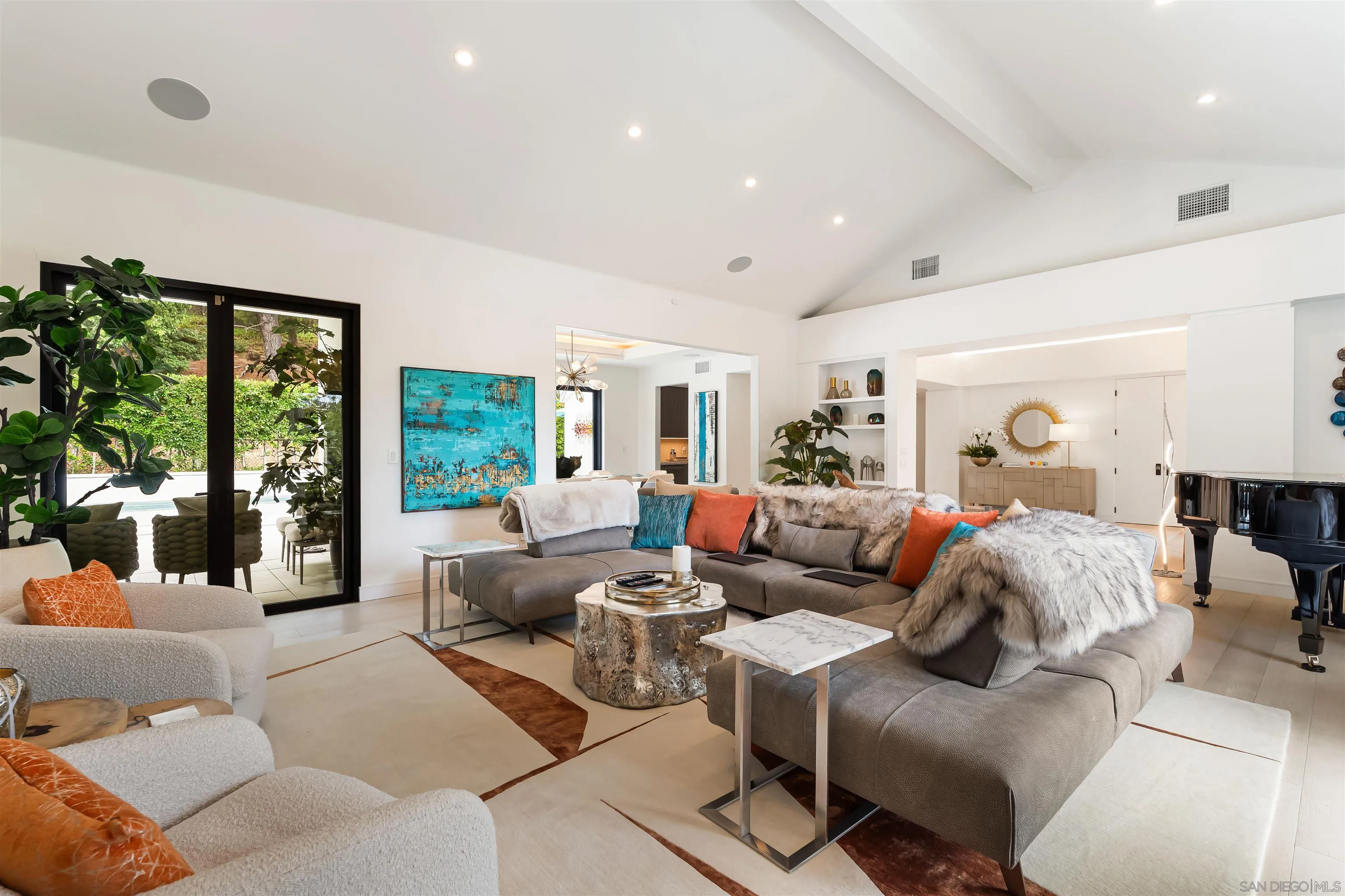 6887 Avenida Andorra