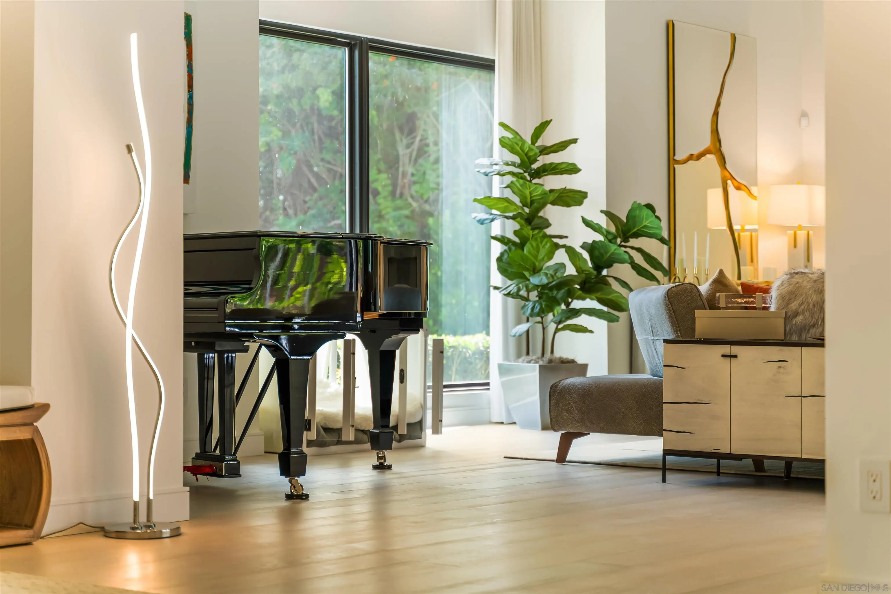 6887 Avenida Andorra