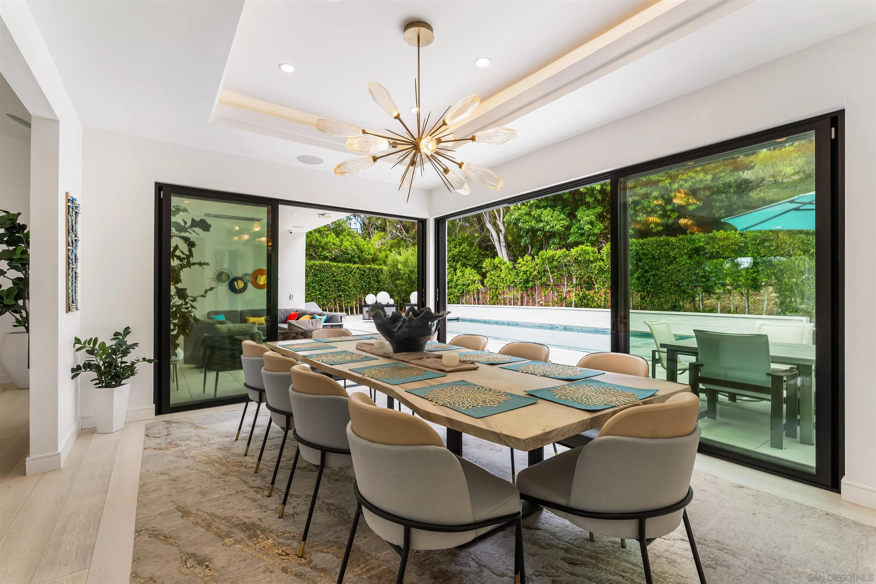 6887 Avenida Andorra