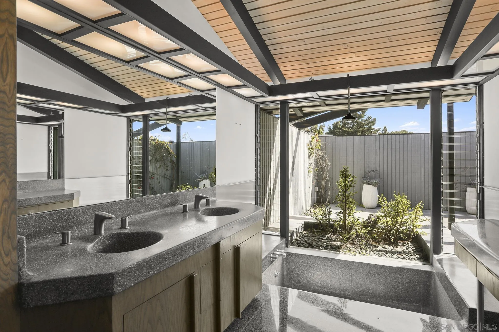 7105 Country Club Dr
