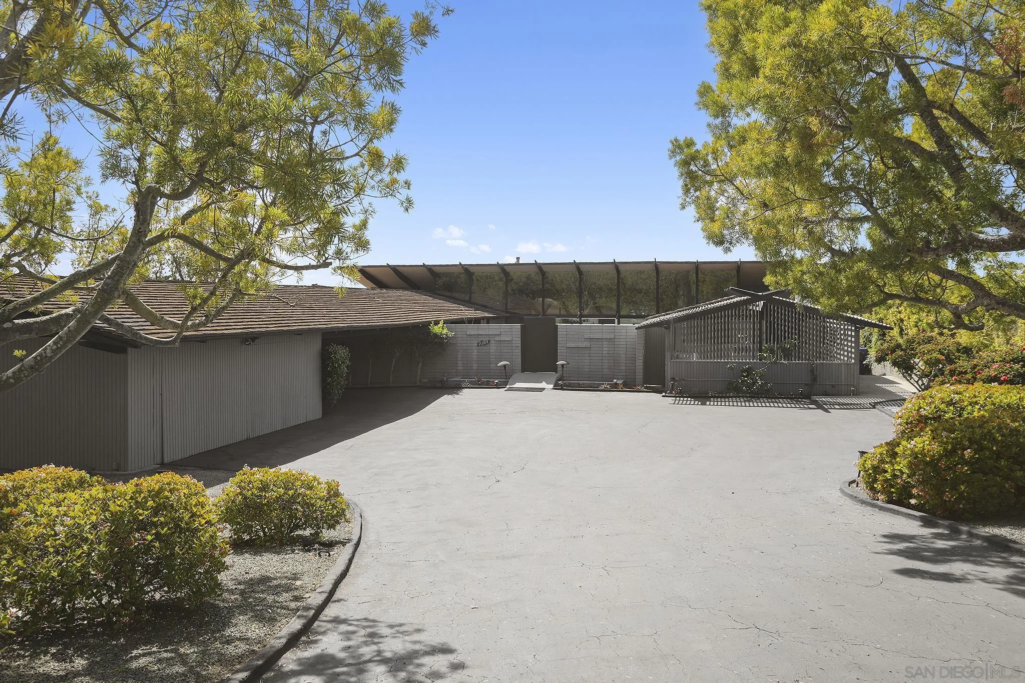 7105 Country Club Dr