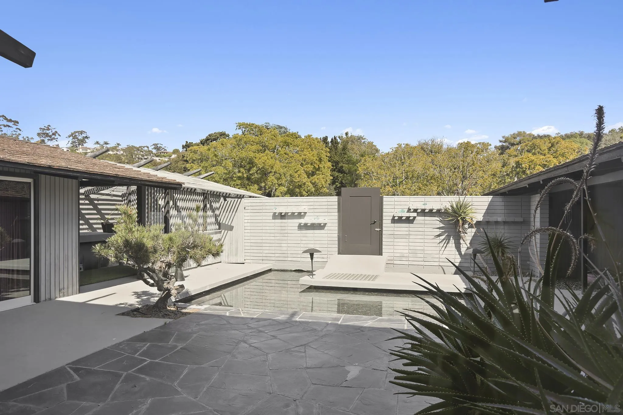 7105 Country Club Dr