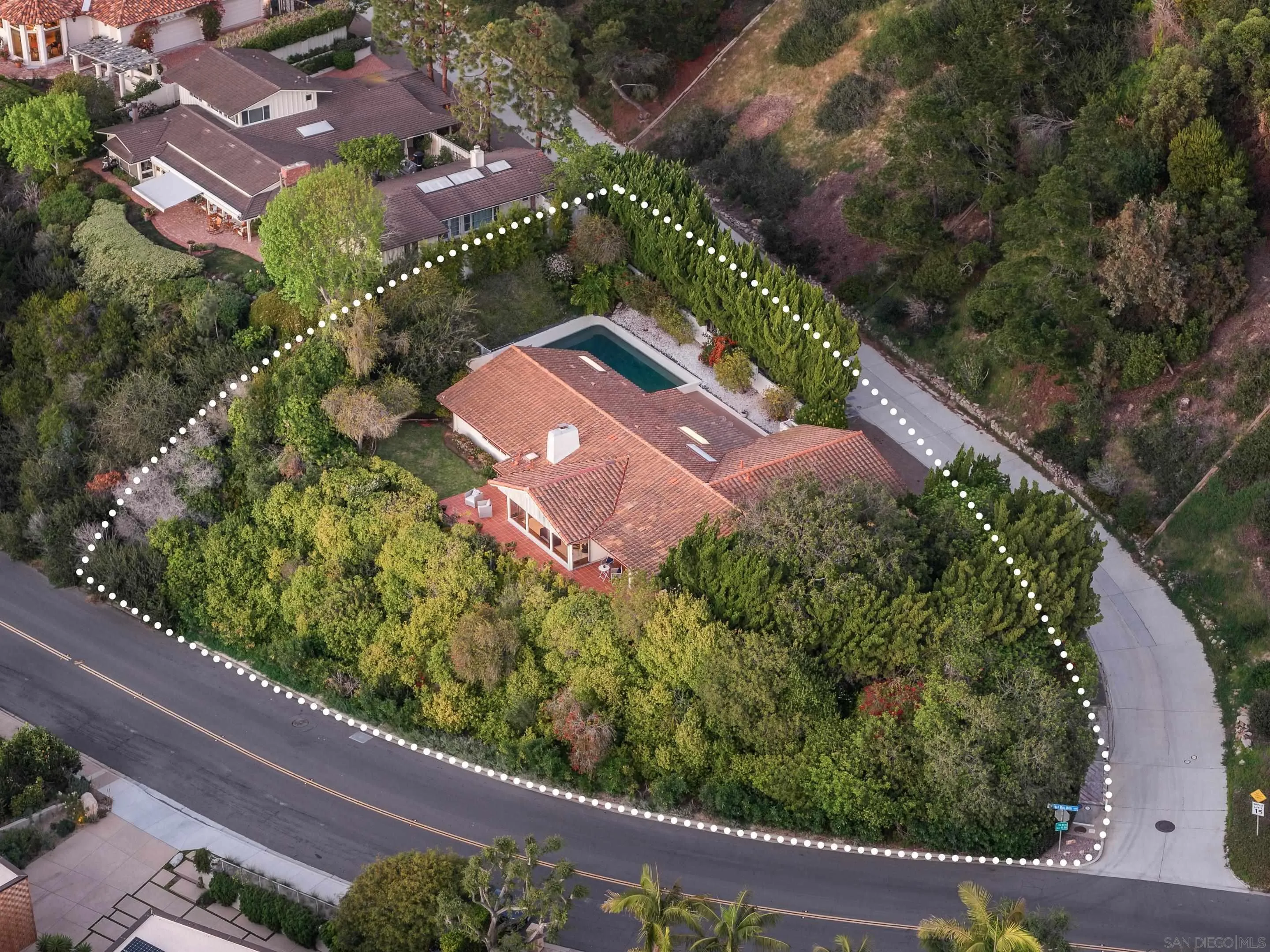 2586 Calle Del Oro