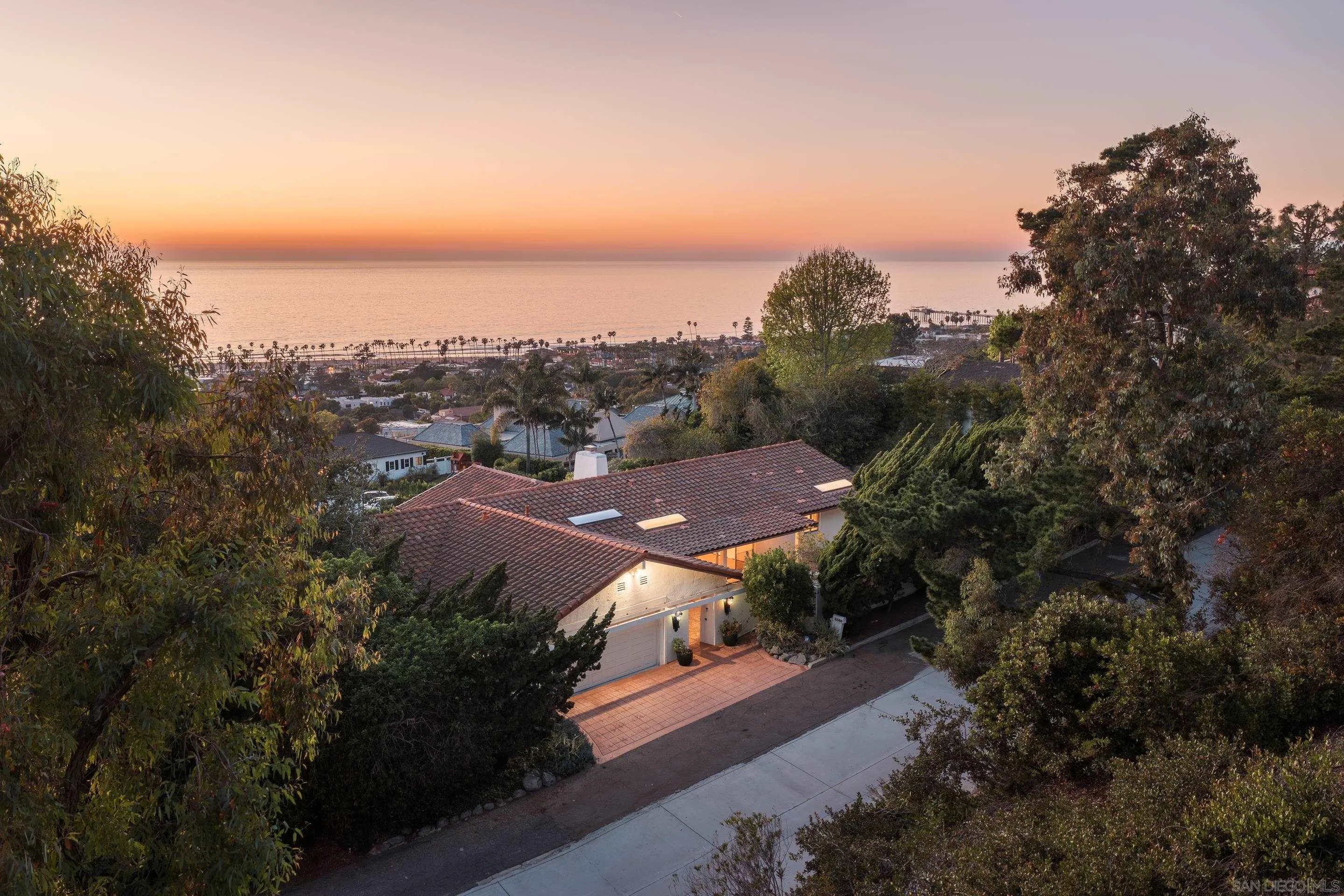 2586 Calle Del Oro