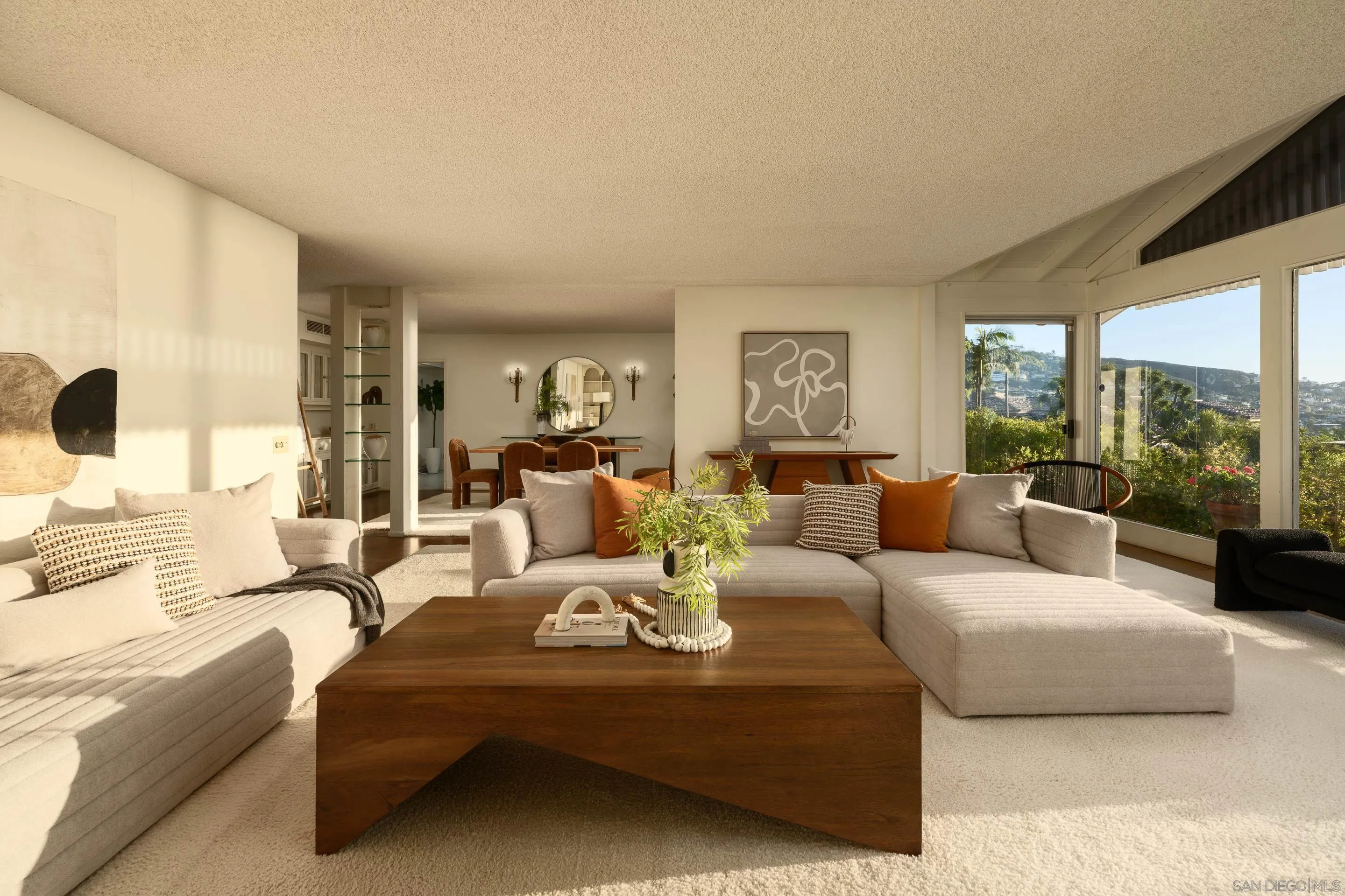 2586 Calle Del Oro