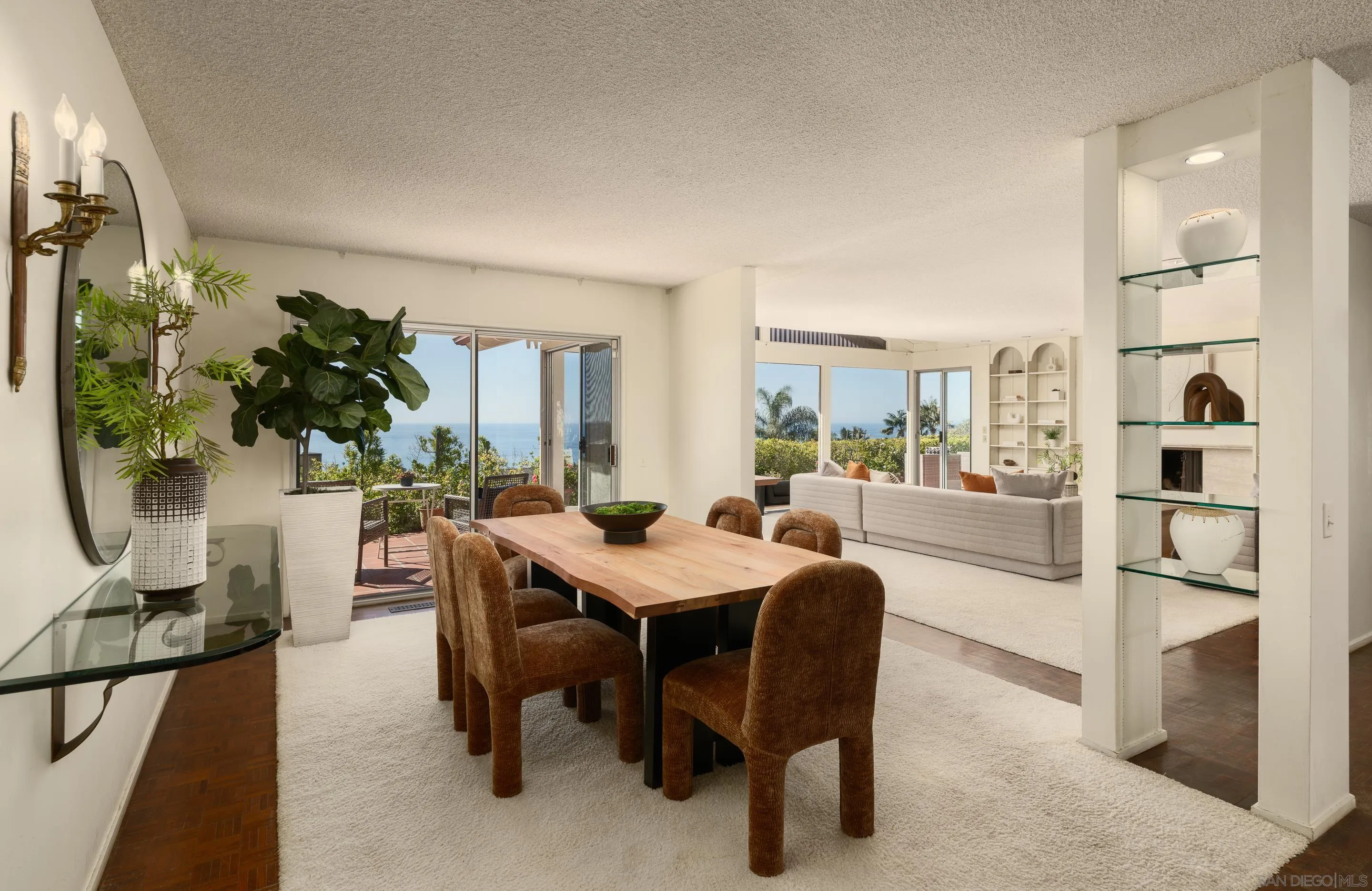 2586 Calle Del Oro