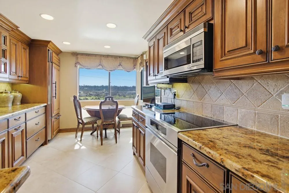 1366 Camino Lujan