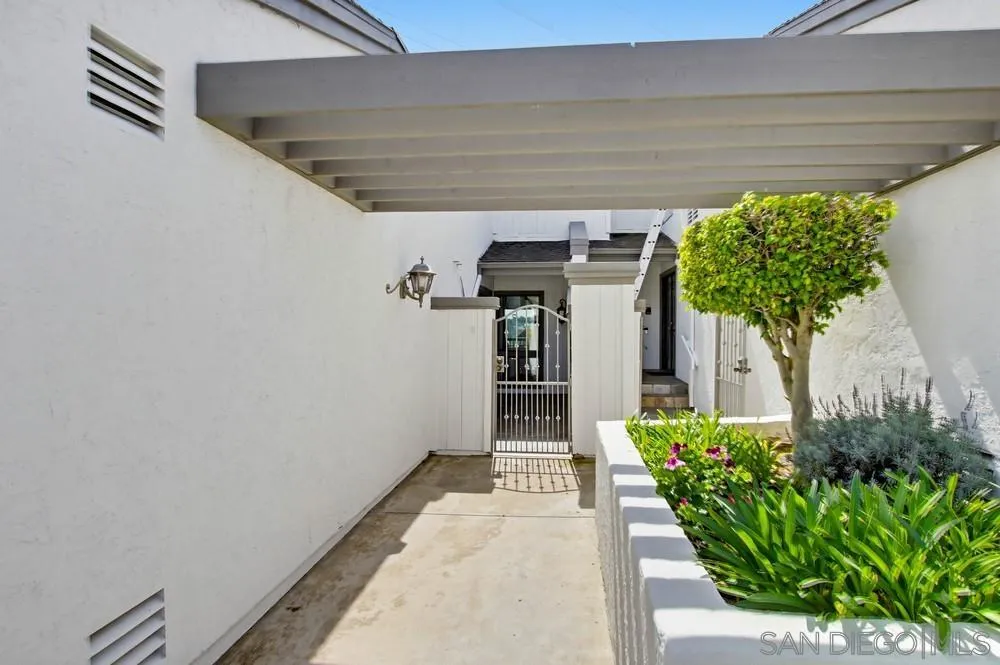 1366 Camino Lujan
