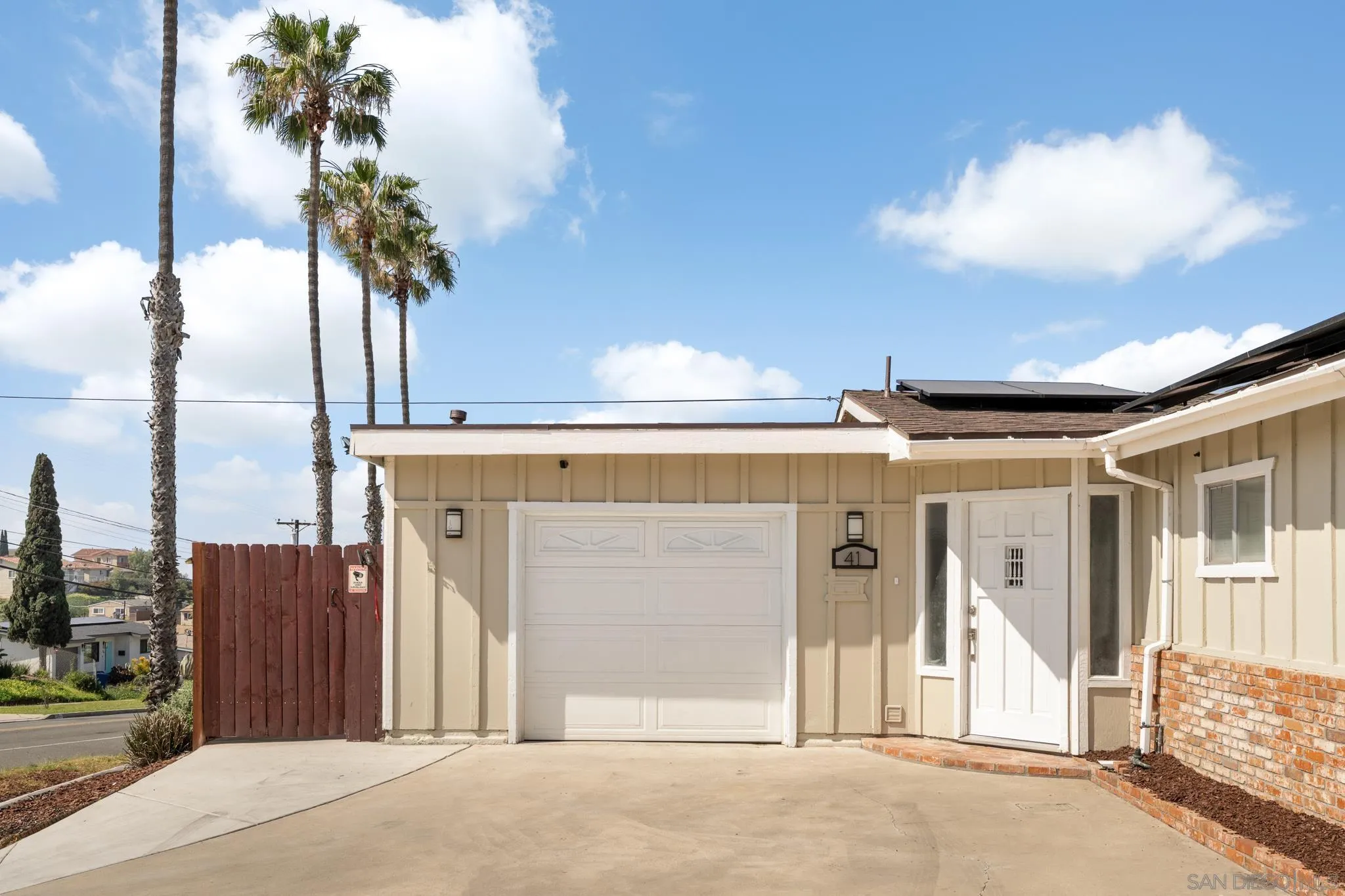 41 E Palomar