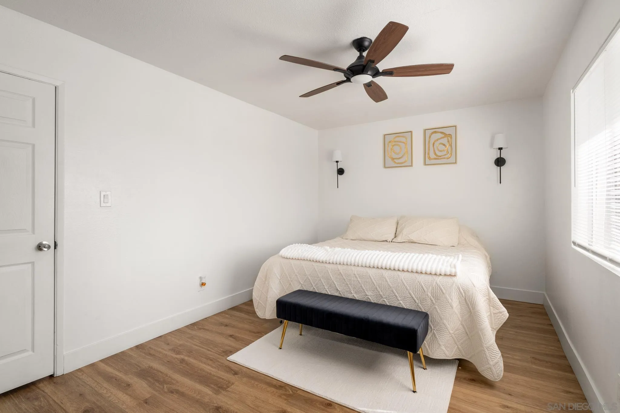 41 E Palomar
