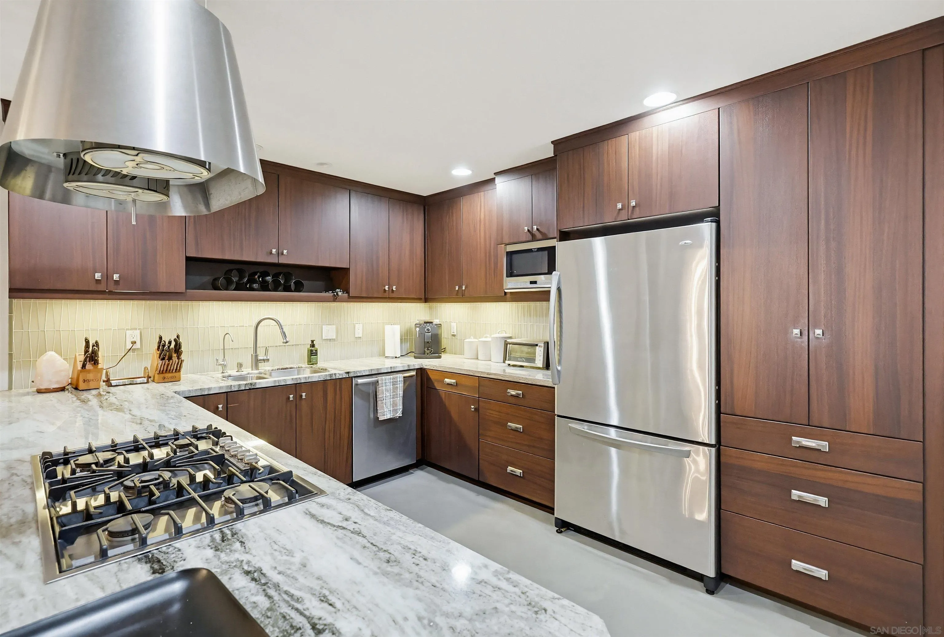 180 Date Ave