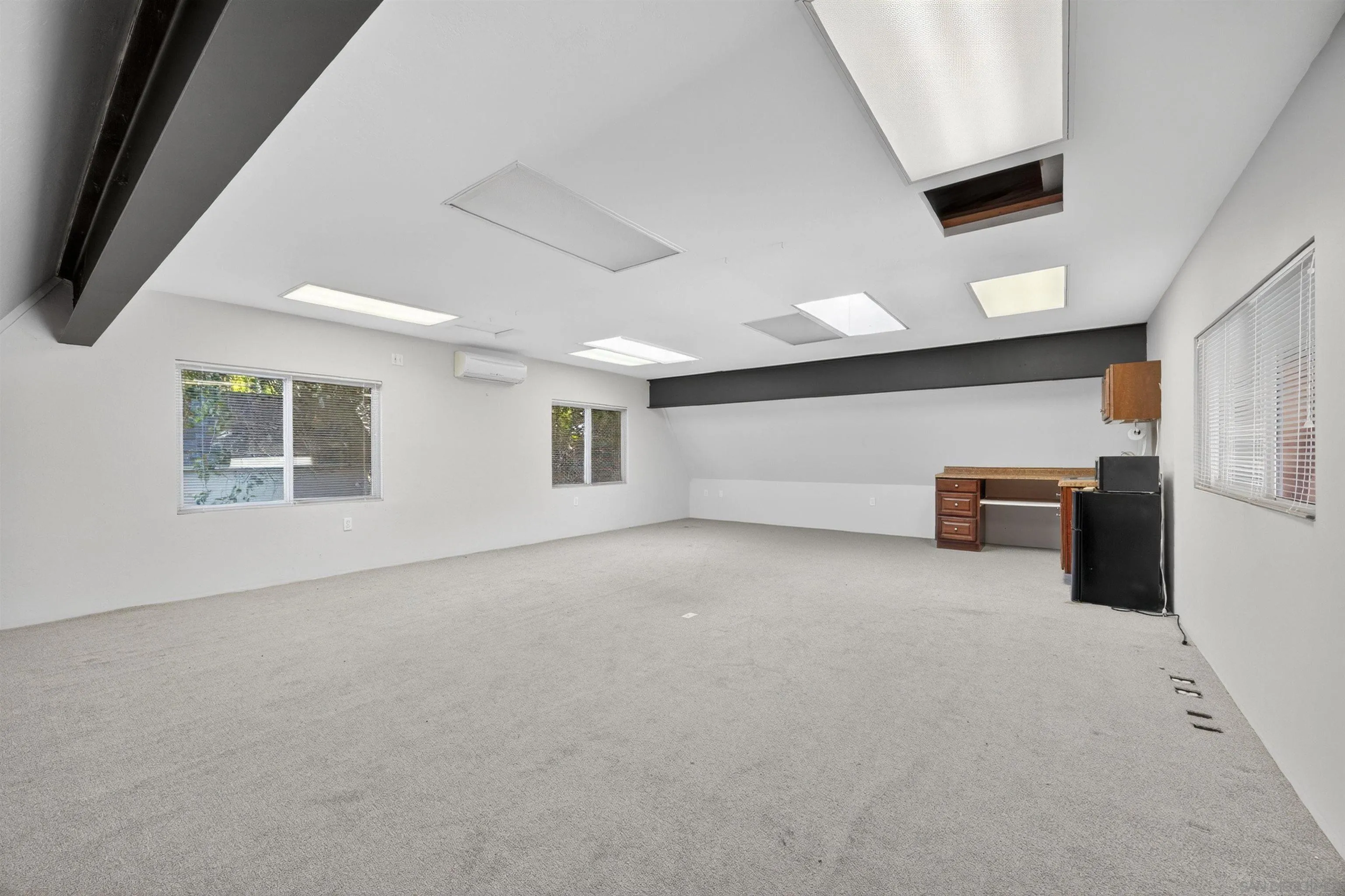 2143 Deerpark Dr