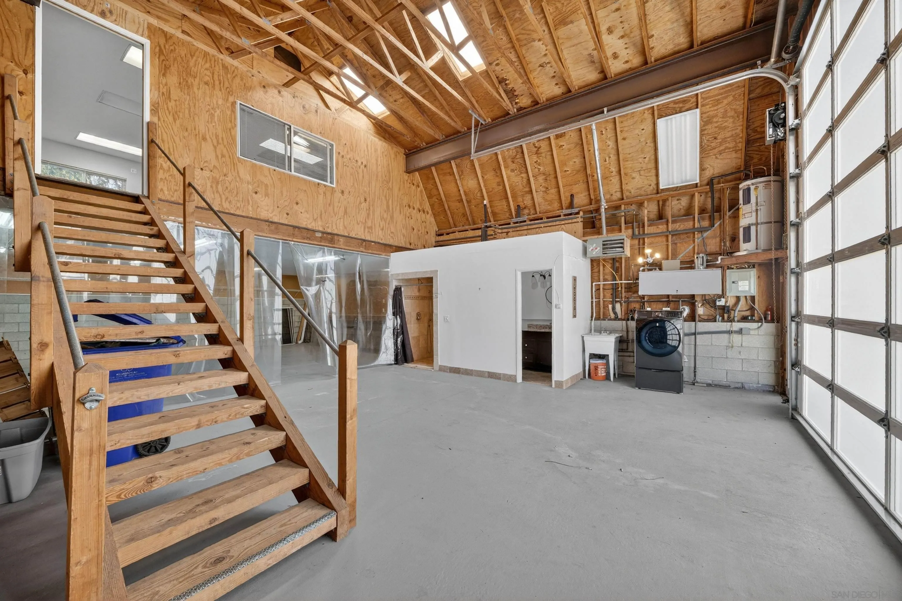 2143 Deerpark Dr