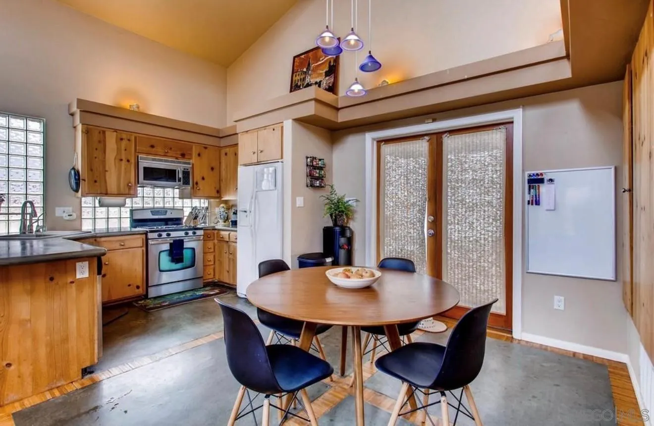 2143 Deerpark Dr