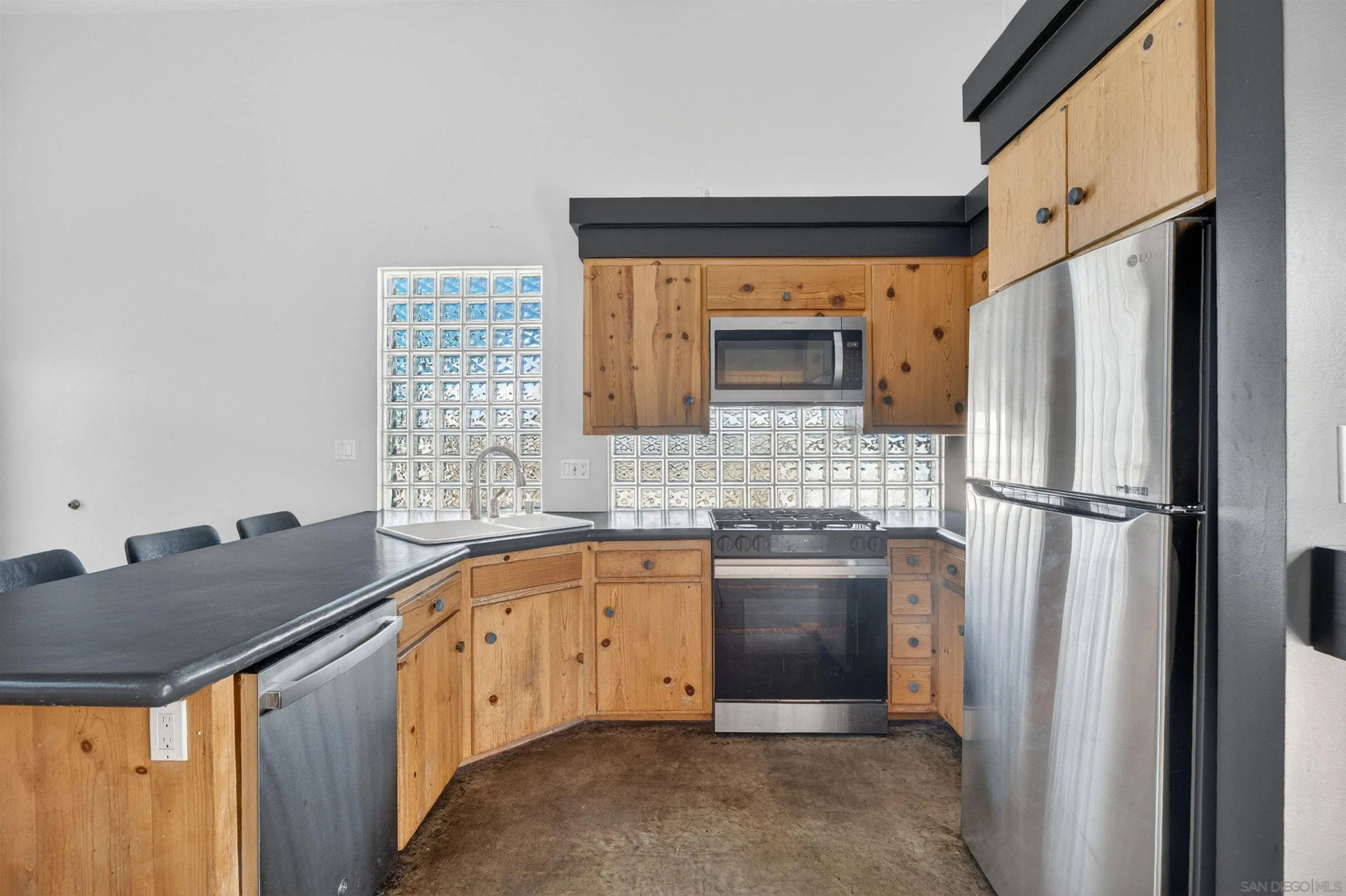 2143 Deerpark Dr