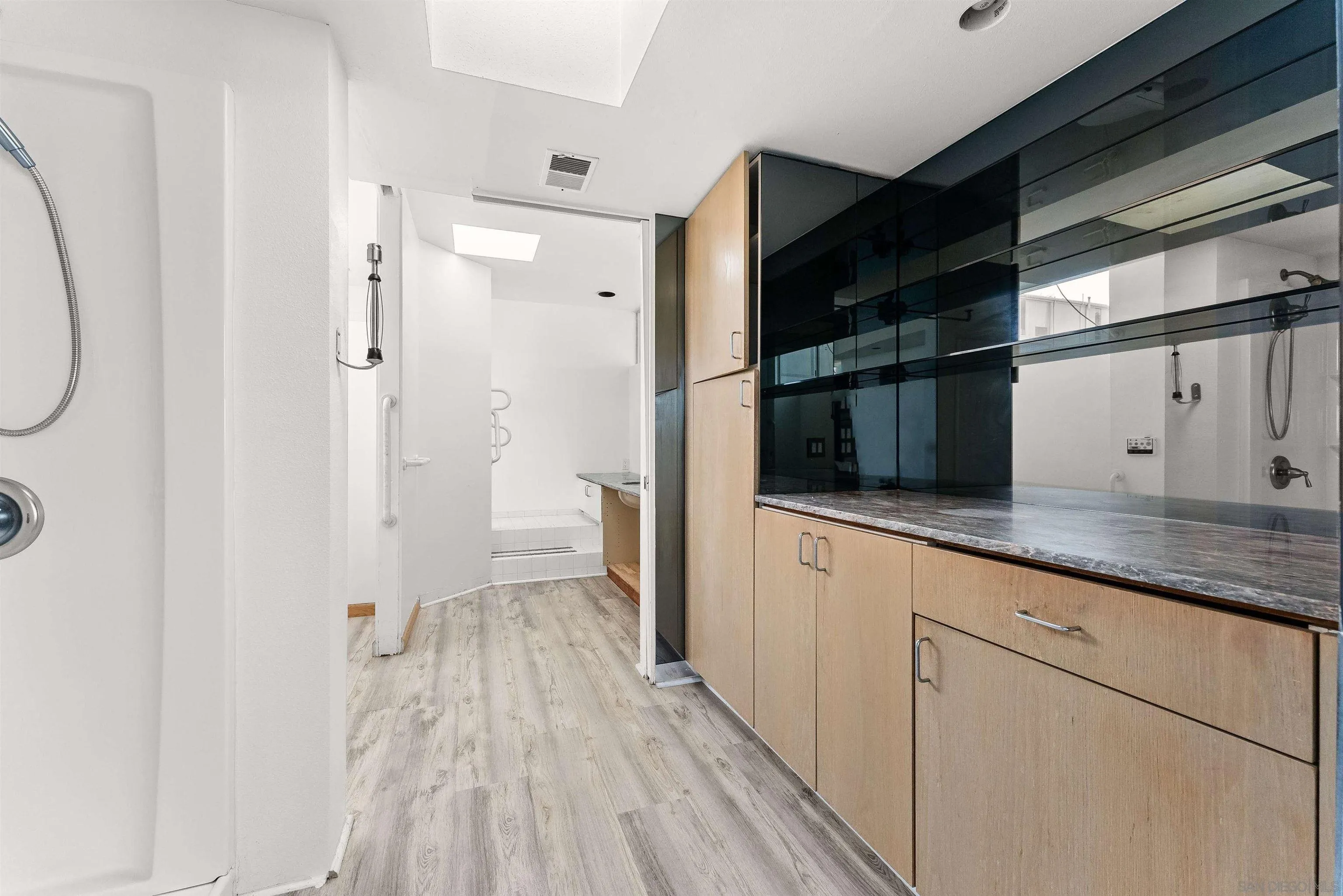 1550 Bluebird Ln