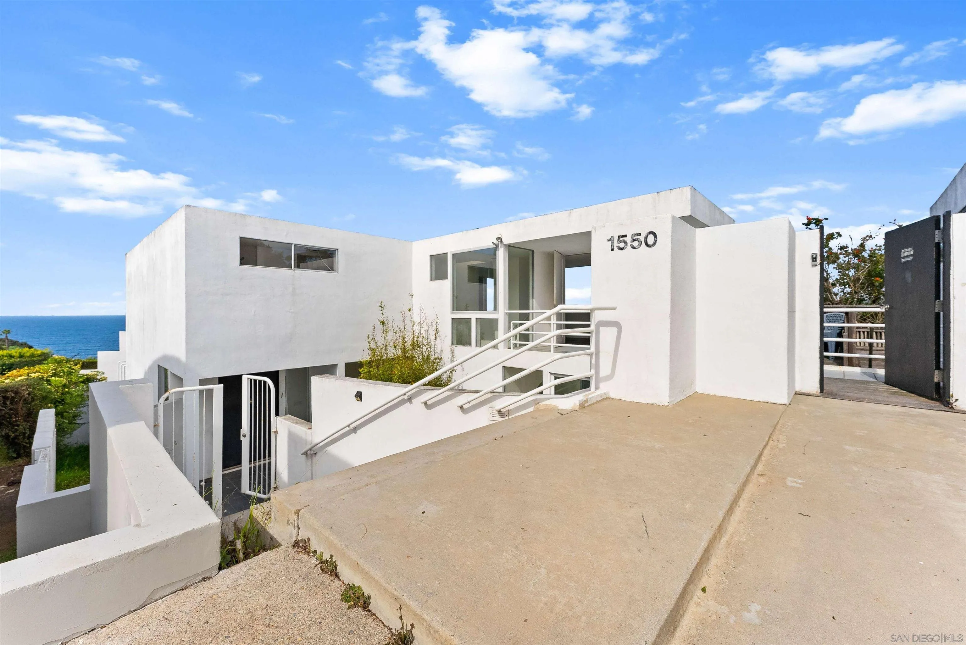 1550 Bluebird Ln