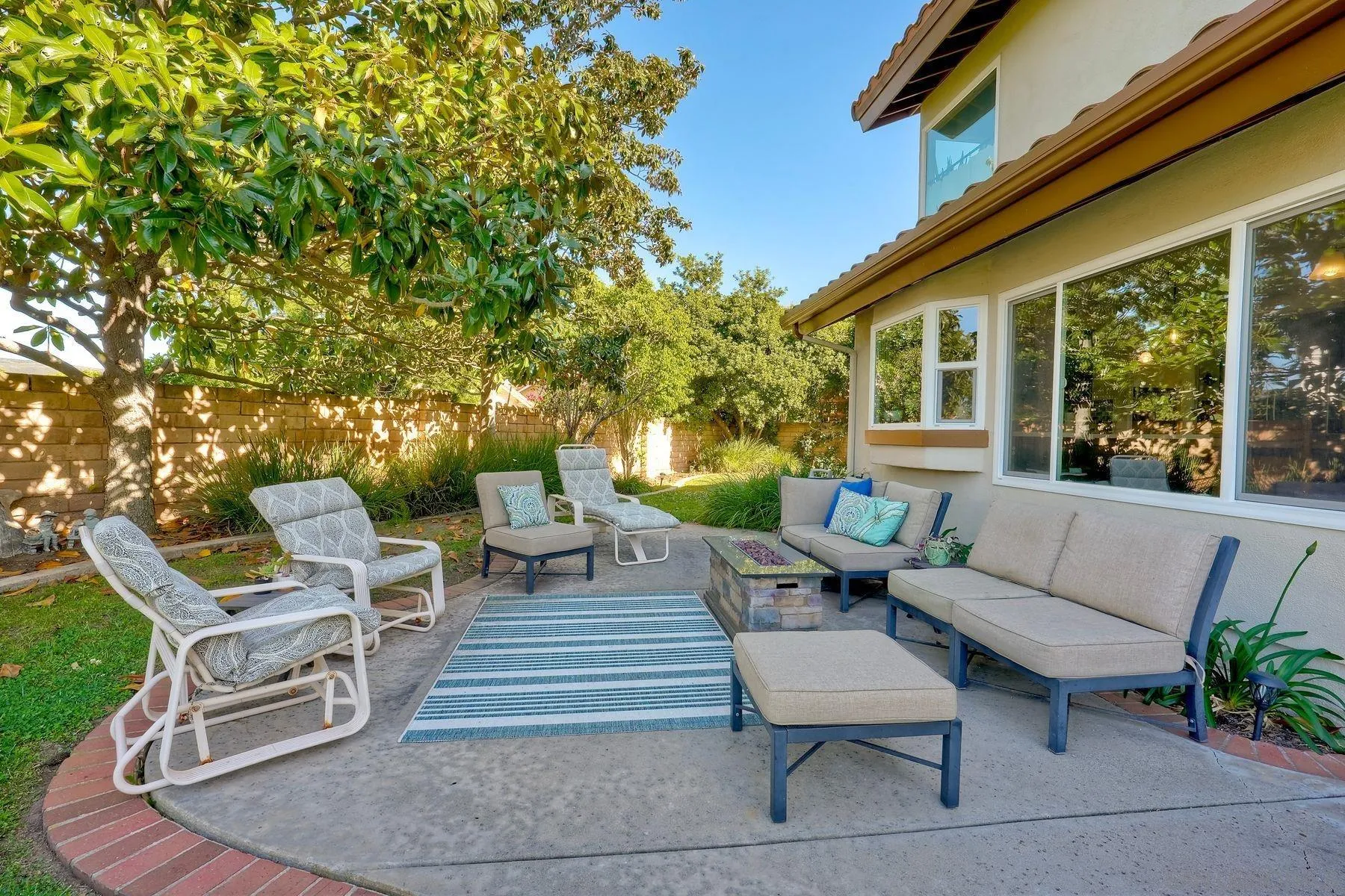8748 Butano Ct