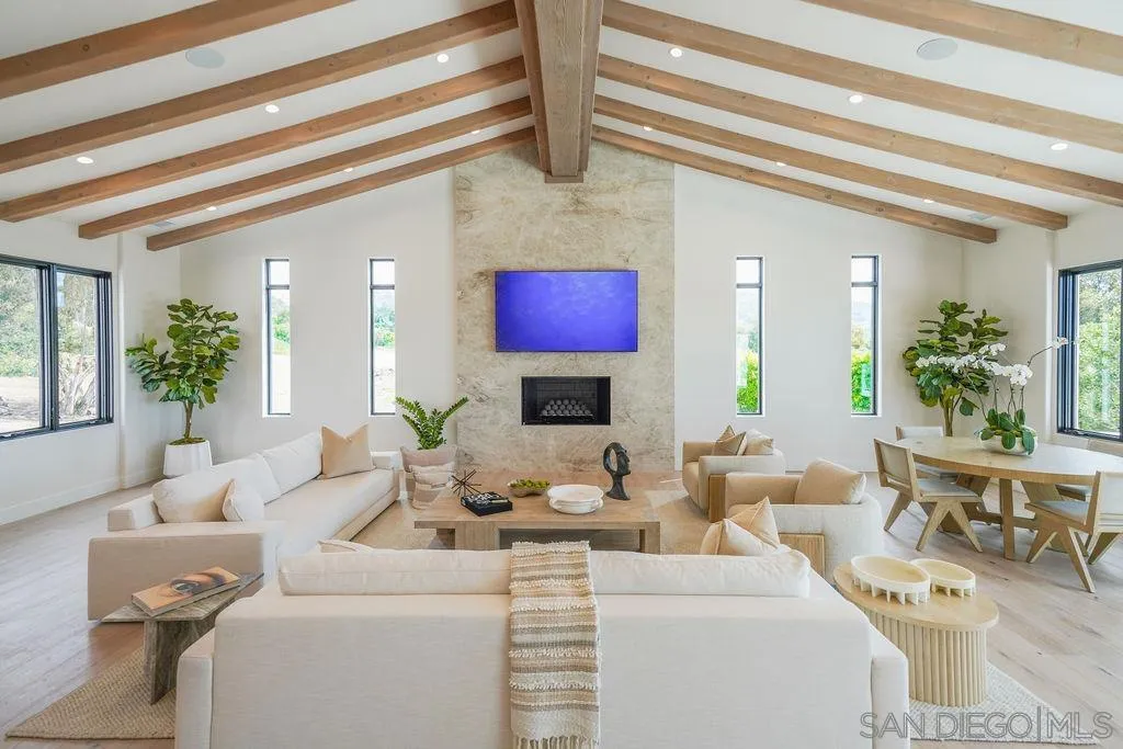 8308 Calle Del Cielo