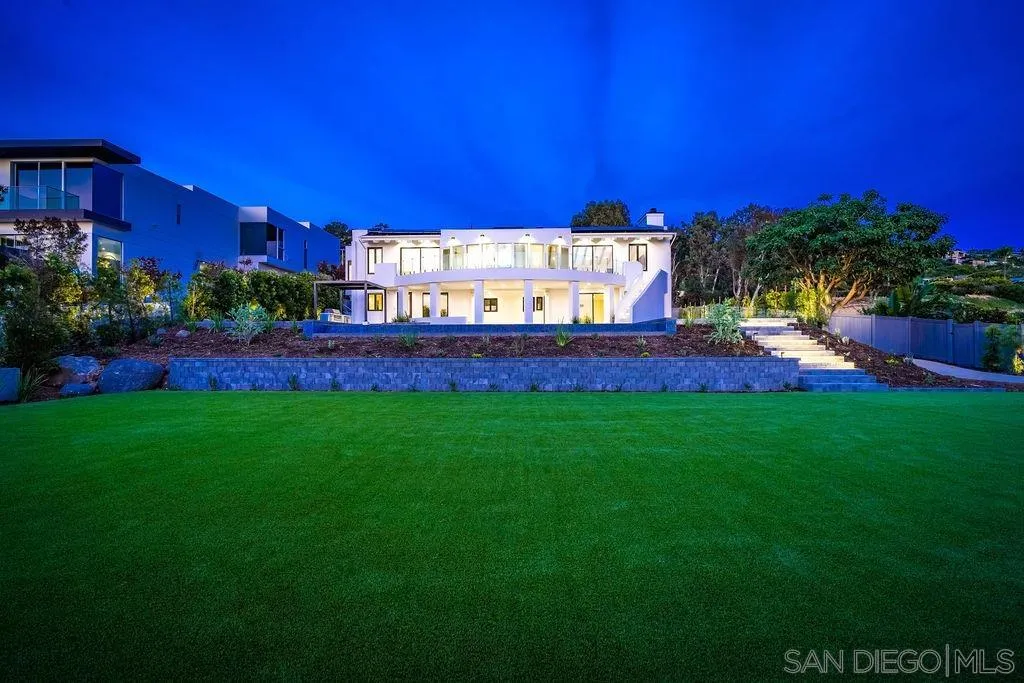 8308 Calle Del Cielo