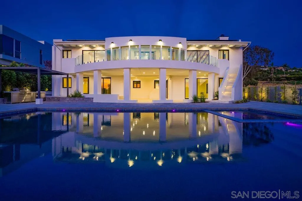 8308 Calle Del Cielo