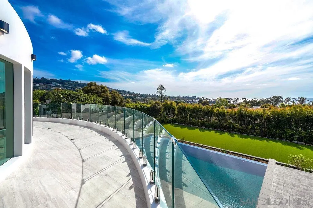 8308 Calle Del Cielo