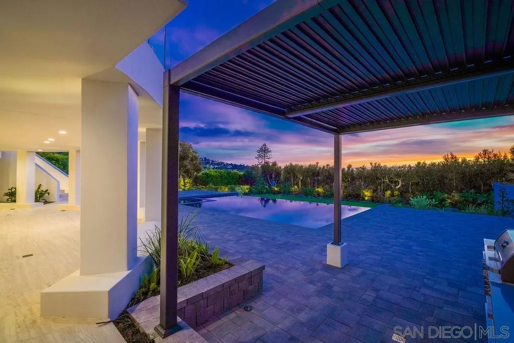8308 Calle Del Cielo