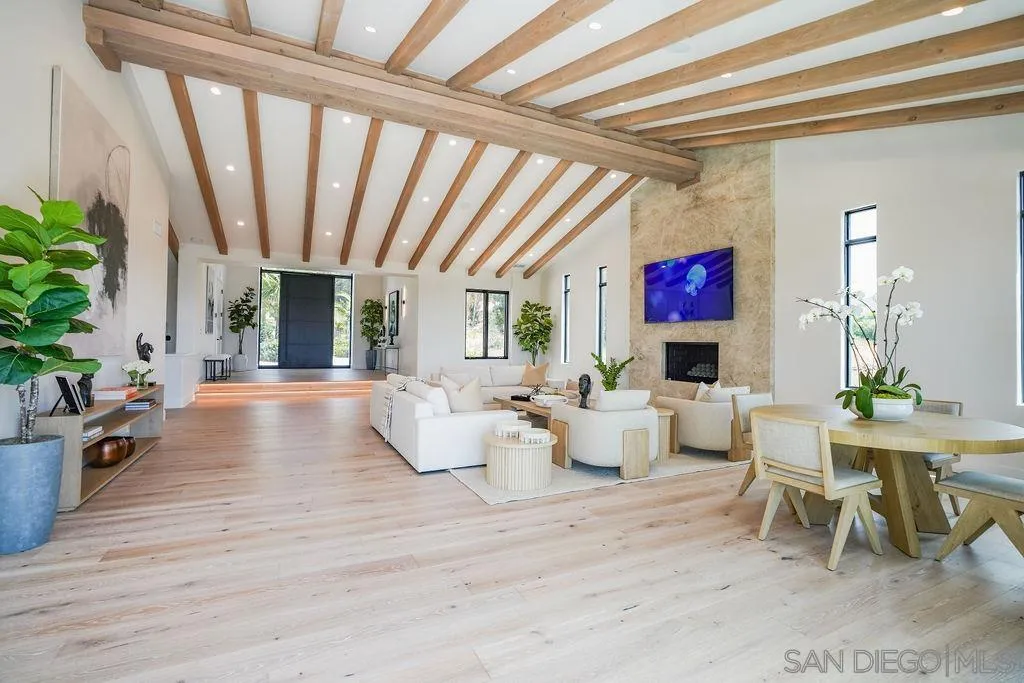 8308 Calle Del Cielo