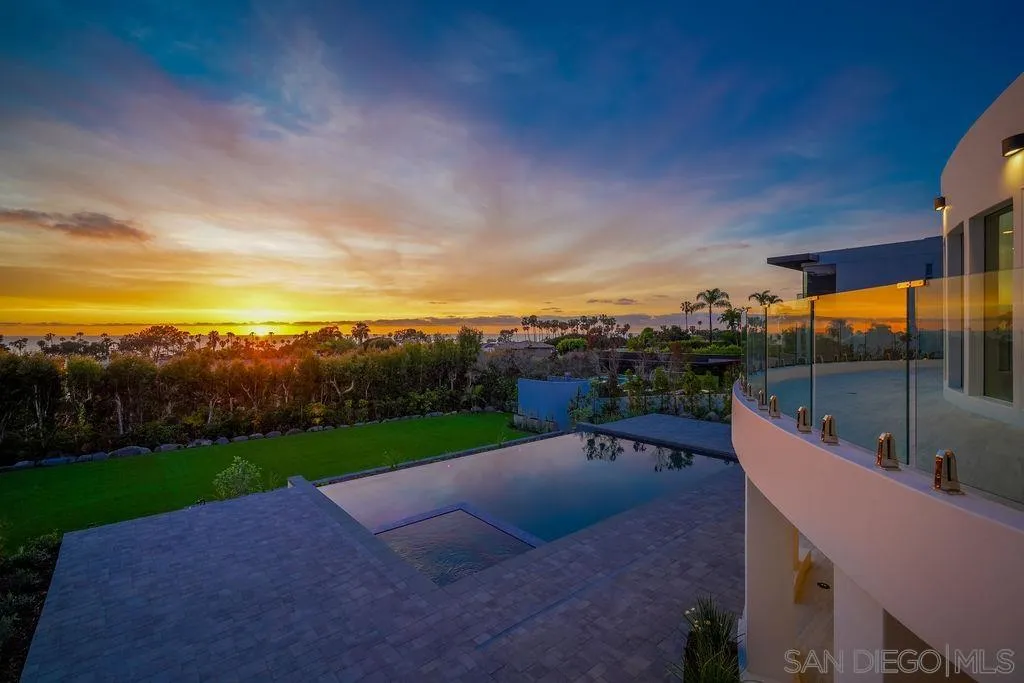 8308 Calle Del Cielo