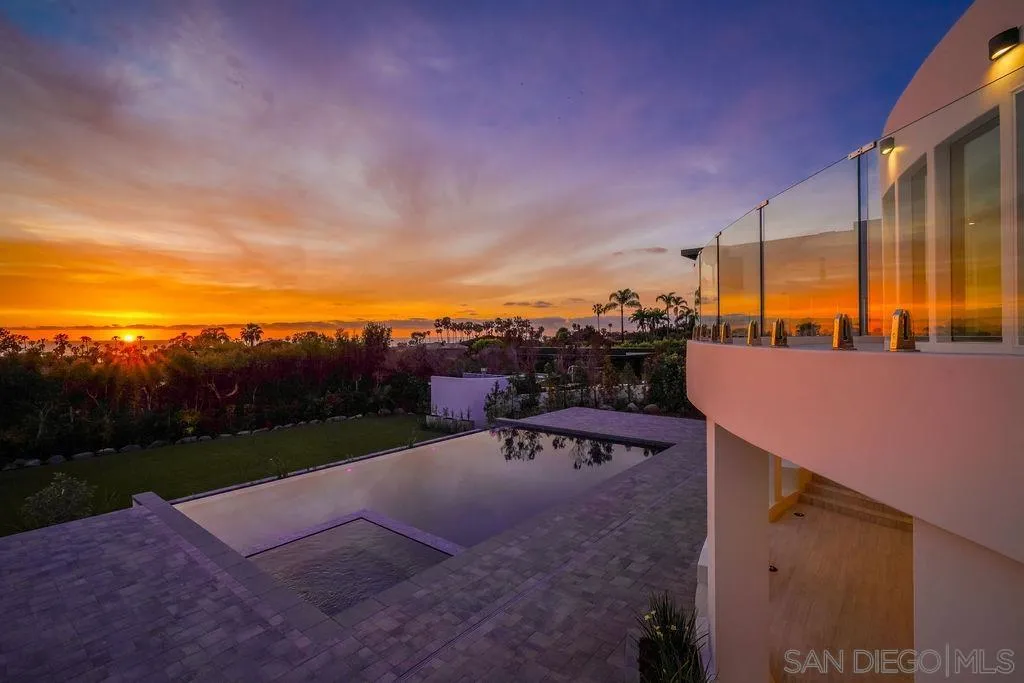 8308 Calle Del Cielo