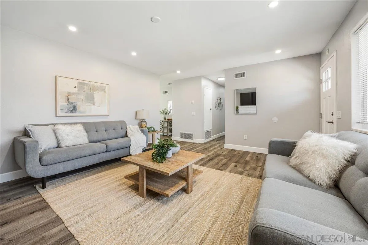 5325 Bonita Dr