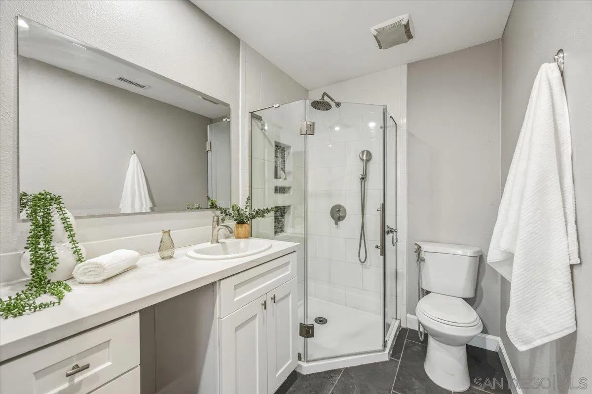 5325 Bonita Dr