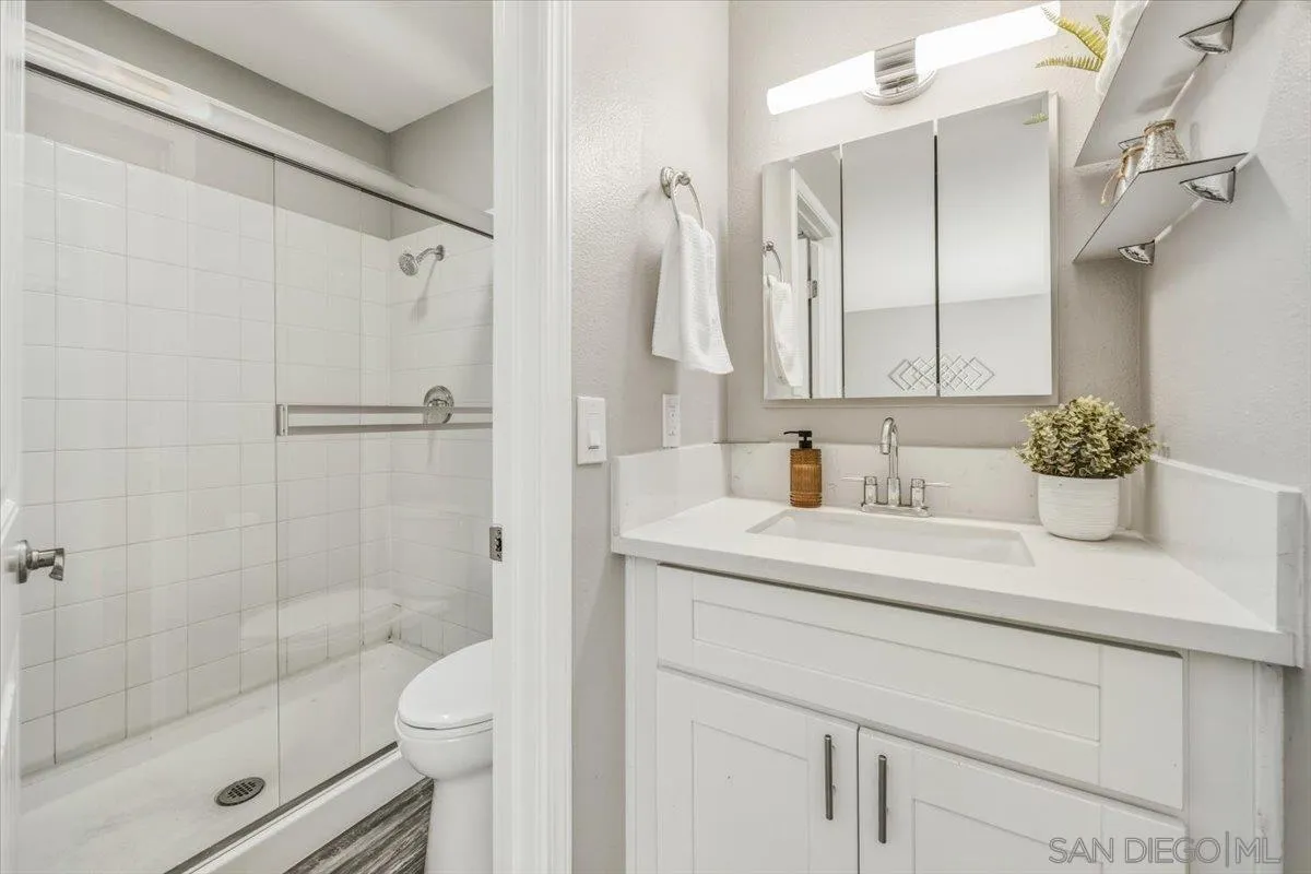 5325 Bonita Dr