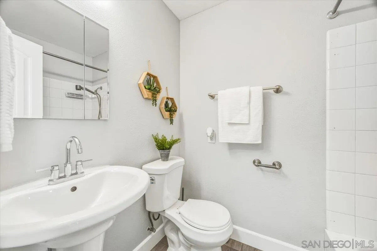5325 Bonita Dr
