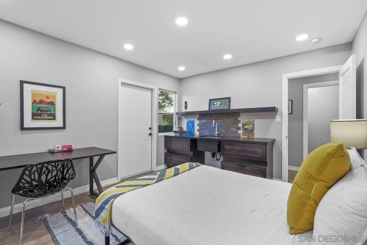 5361 Van Nuys