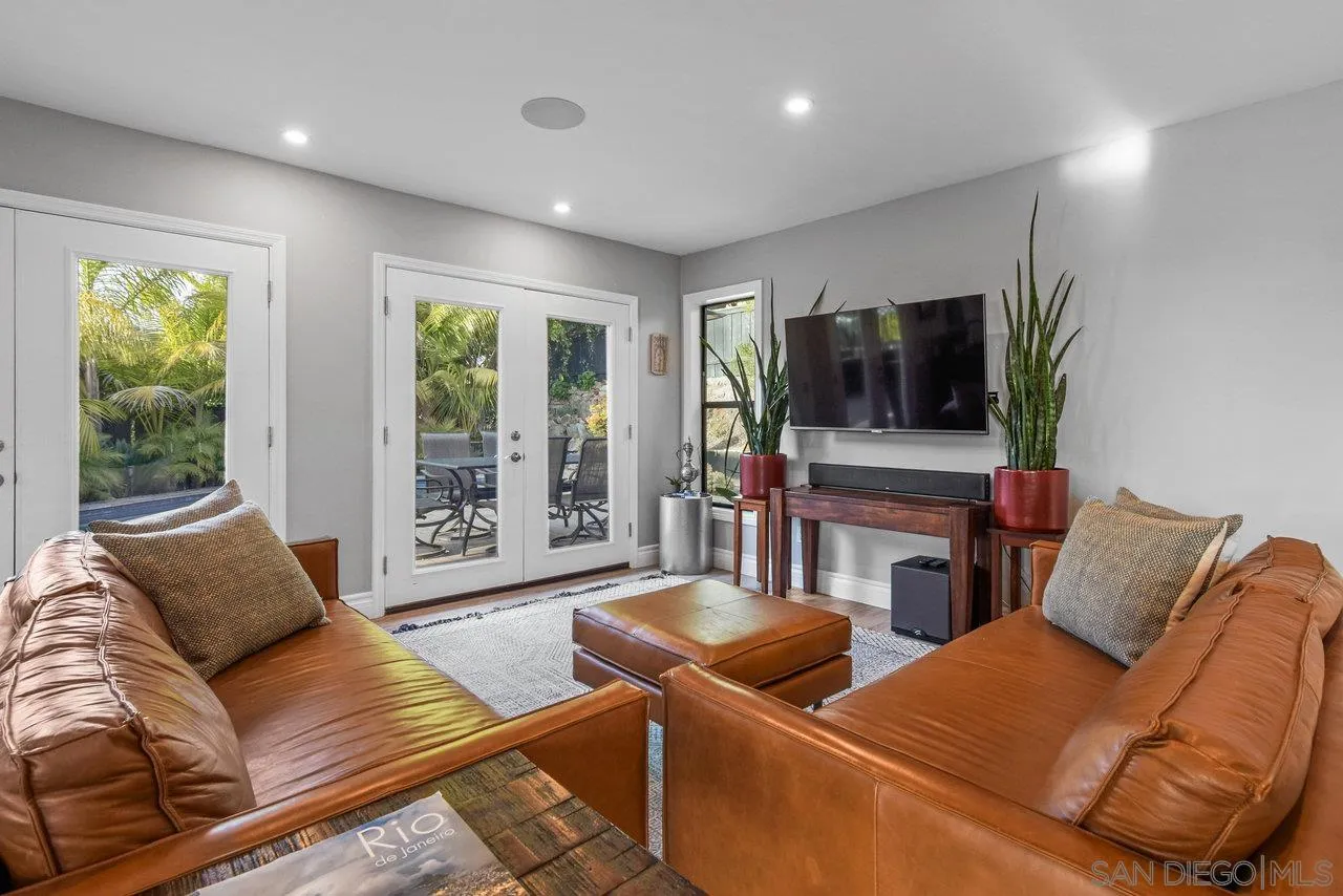5361 Van Nuys