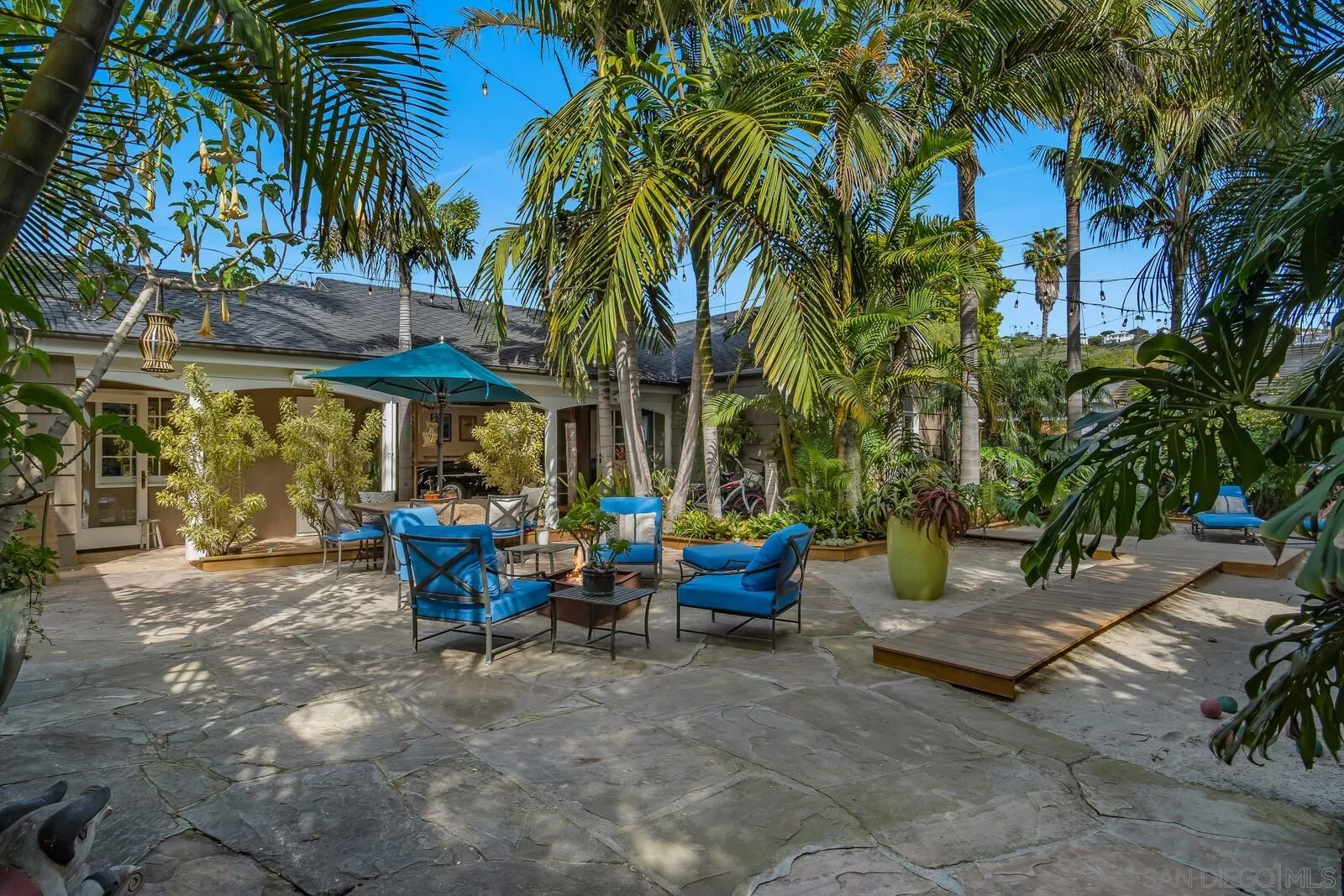 6011 Vista De La Mesa