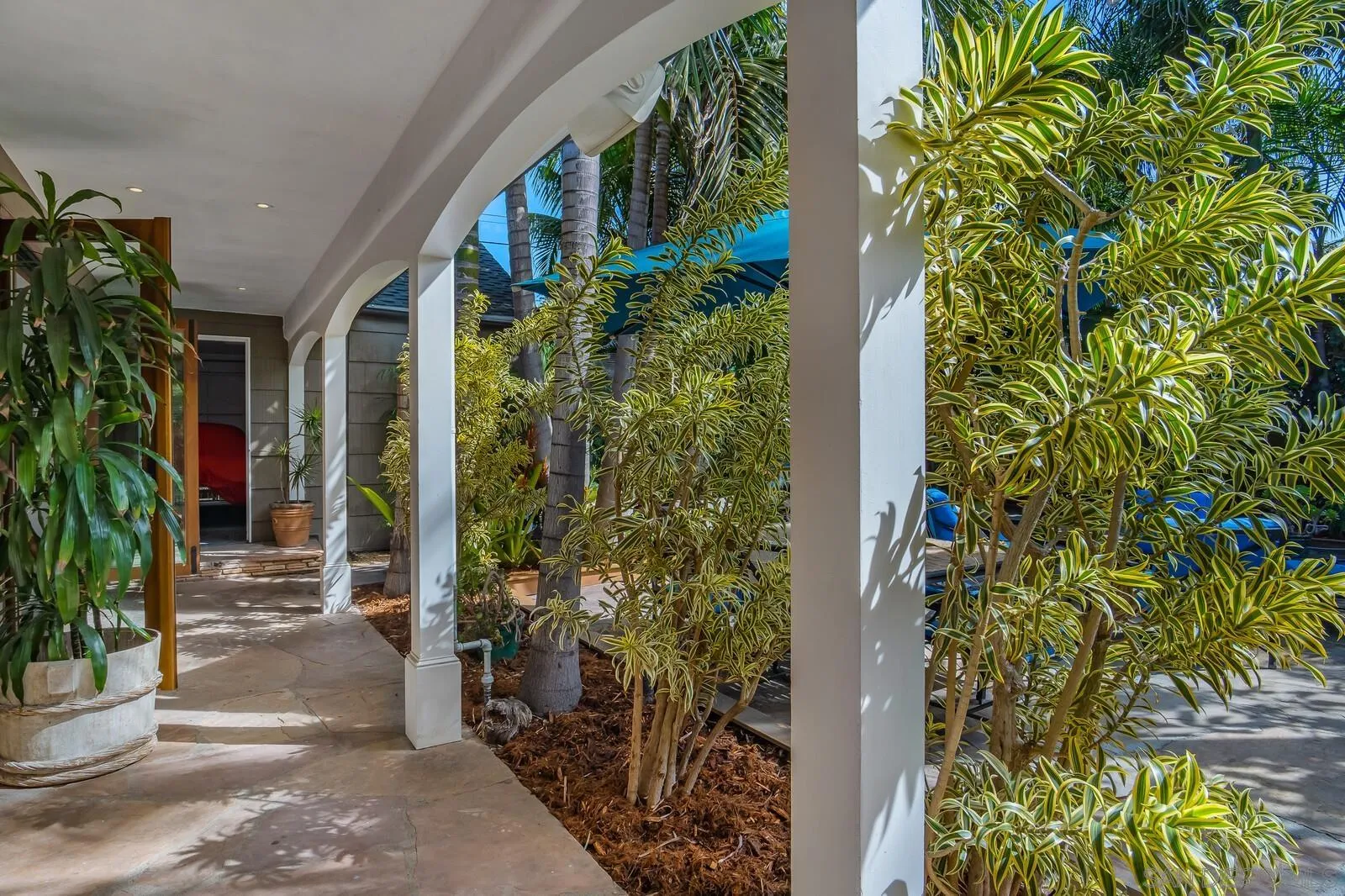 6011 Vista De La Mesa