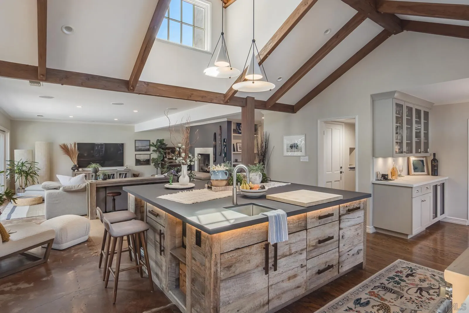 6011 Vista De La Mesa