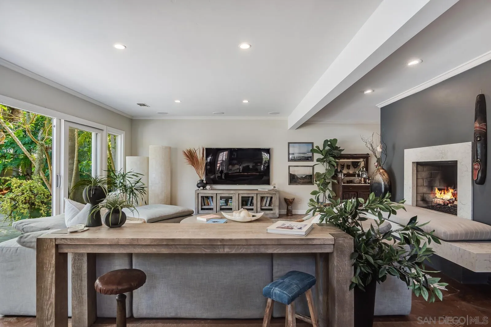6011 Vista De La Mesa