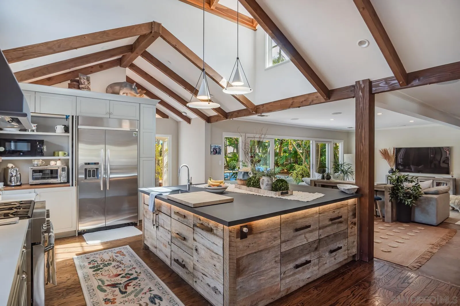 6011 Vista De La Mesa