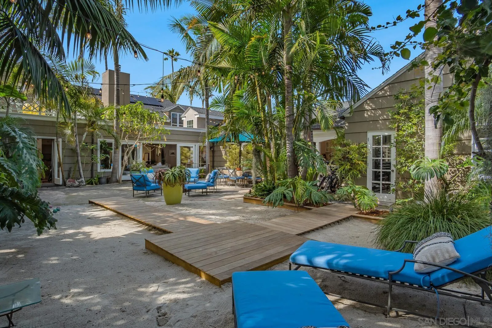6011 Vista De La Mesa