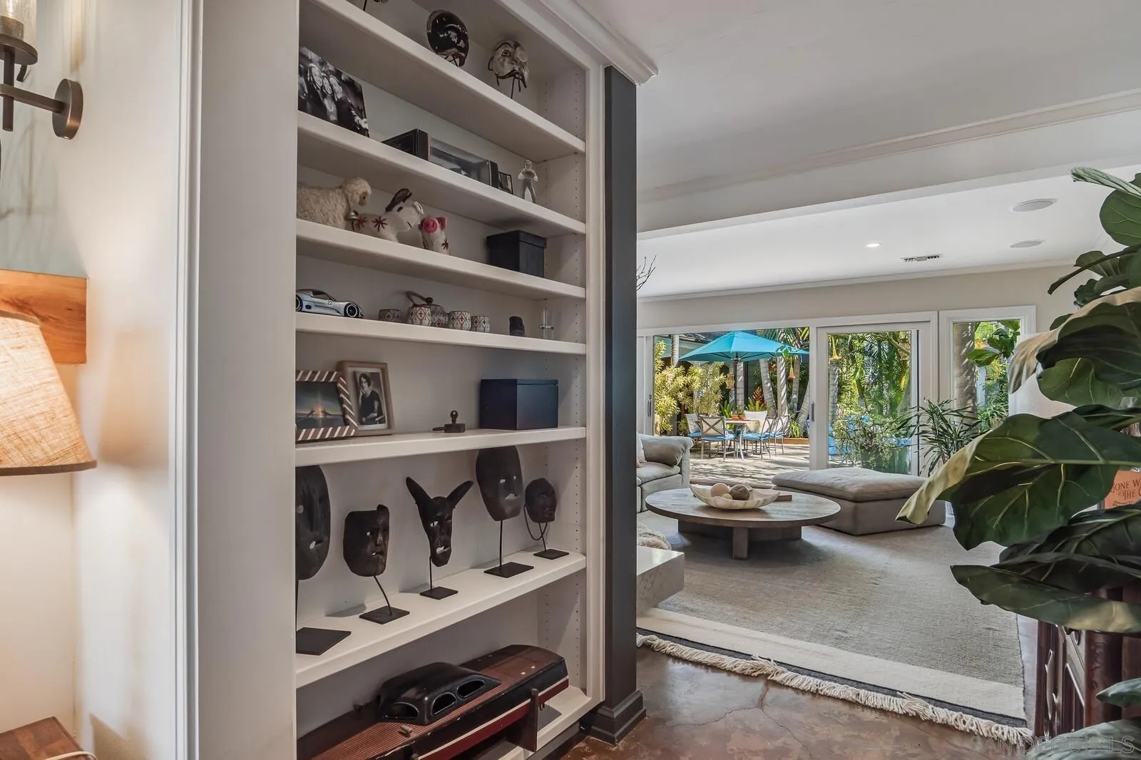 6011 Vista De La Mesa