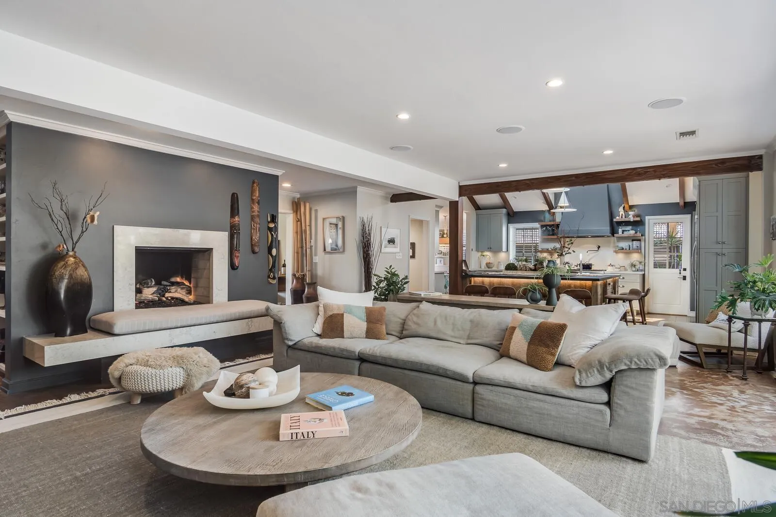 6011 Vista De La Mesa
