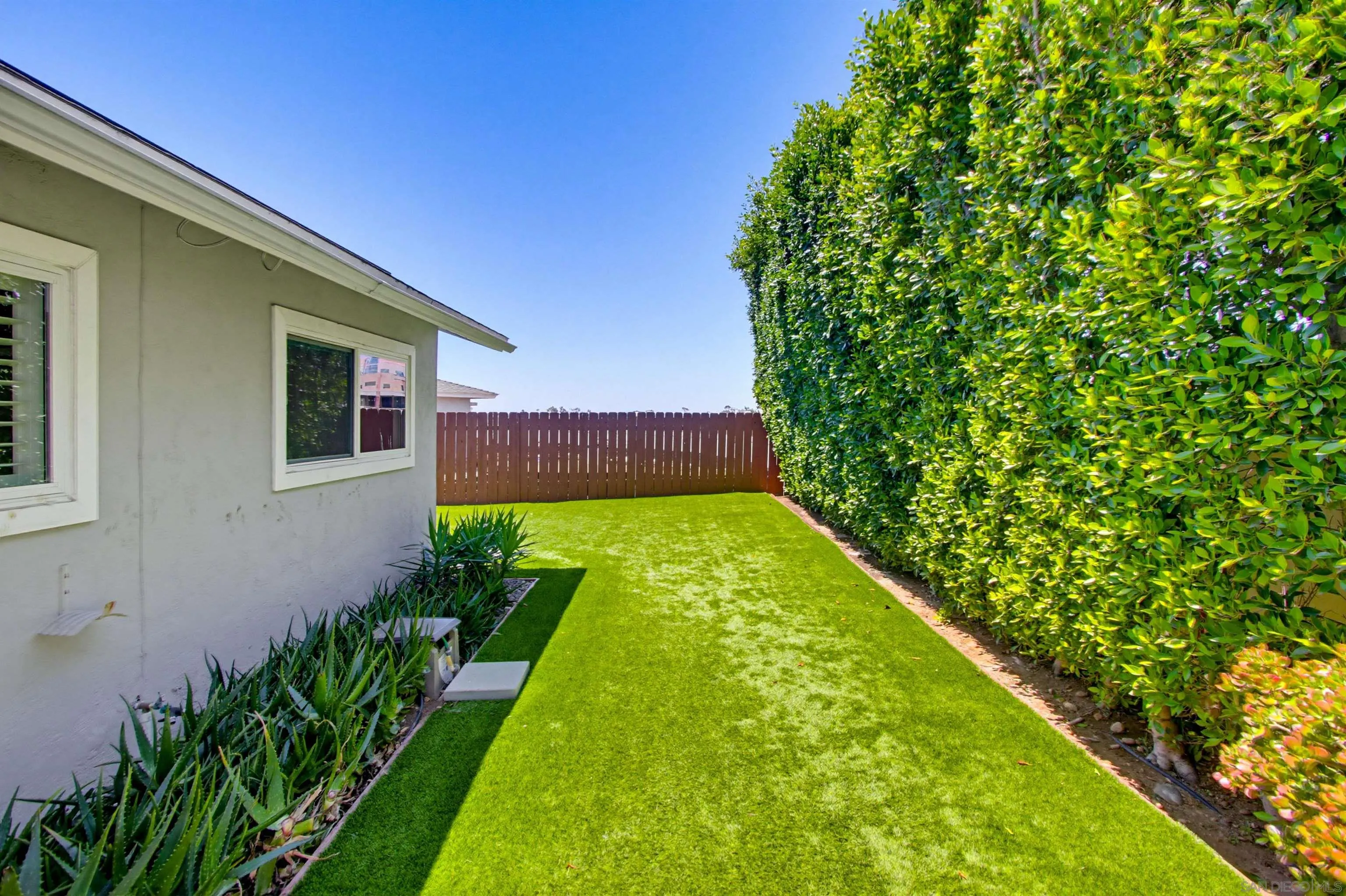 8426 Fireside Ave